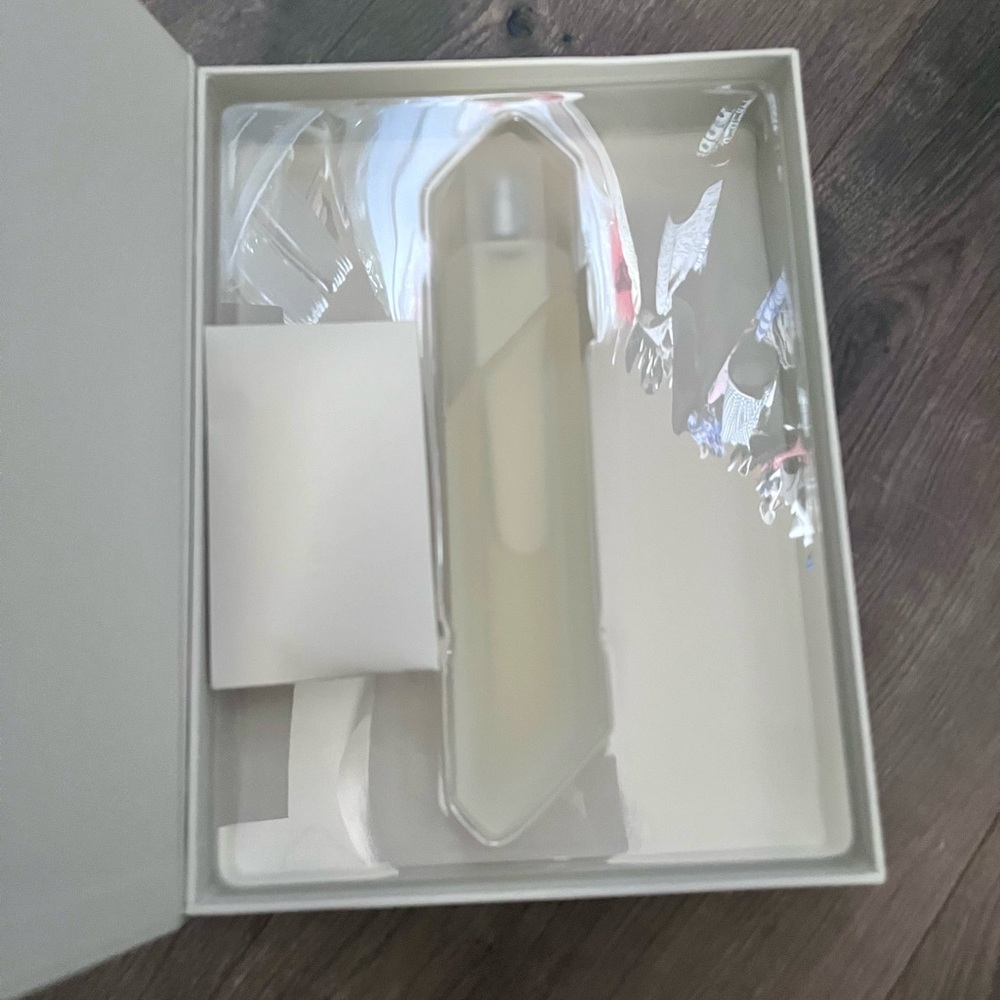 KKW FRAGRANCE CRYSTAL GARDENIA
EAU DE PARFUM (new/unused)